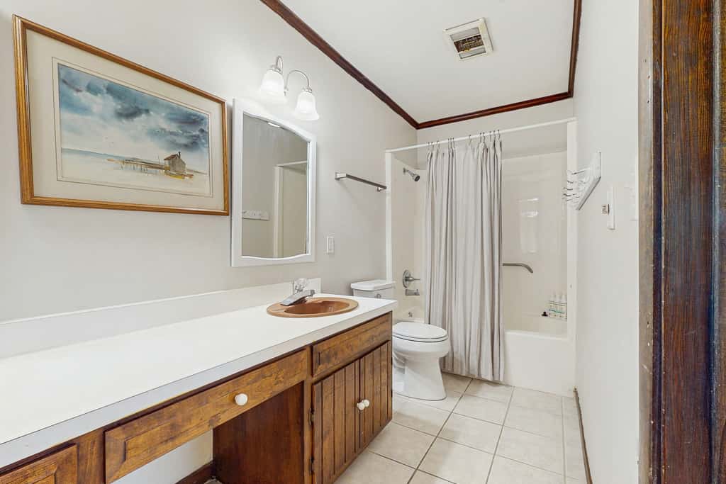 Tranquil dog-friendly family home with Gulf view, steps to private beach access