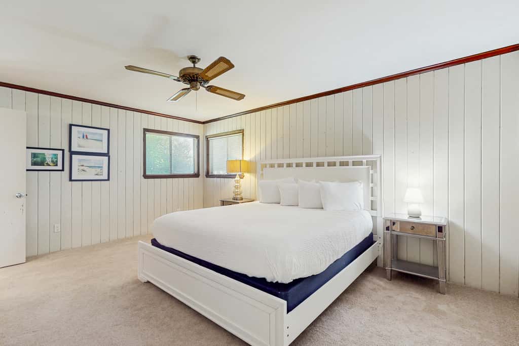 Tranquil dog-friendly family home with Gulf view, steps to private beach access