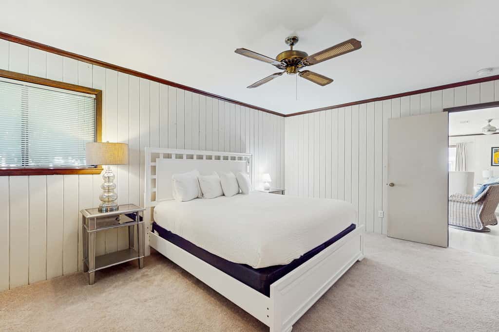 Tranquil dog-friendly family home with Gulf view, steps to private beach access