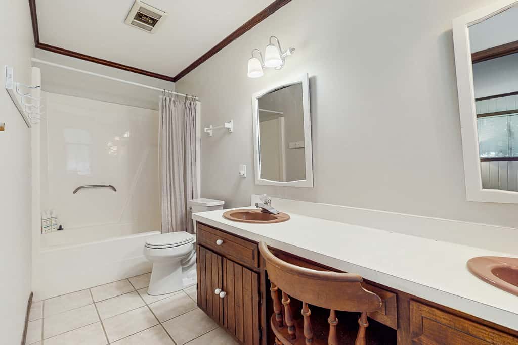 Tranquil dog-friendly family home with Gulf view, steps to private beach access