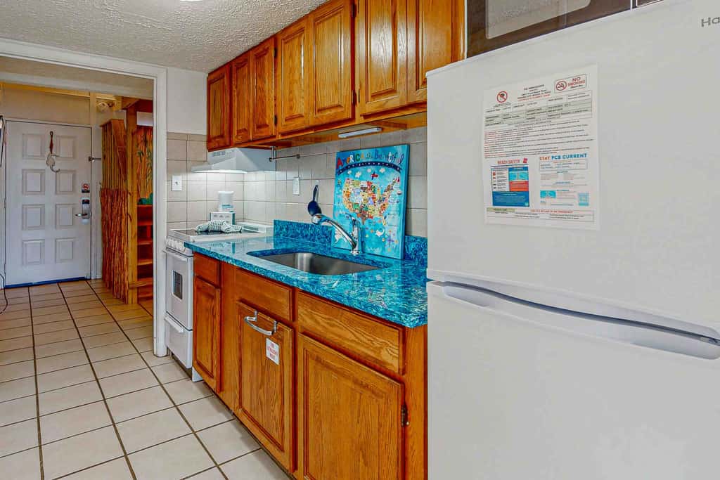 Dog-friendly beachfront condo with pool, hot tub, AC, & Gulf views