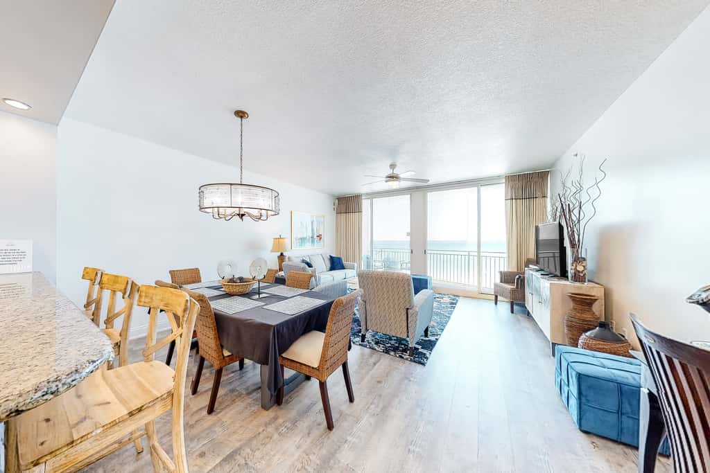 Tranquil escape in oceanfront complex near Pier Park with hot tub, pool & AC