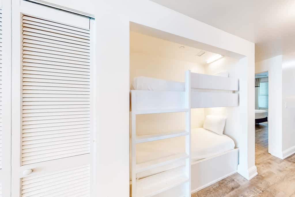 Tranquil escape in oceanfront complex near Pier Park with hot tub, pool & AC