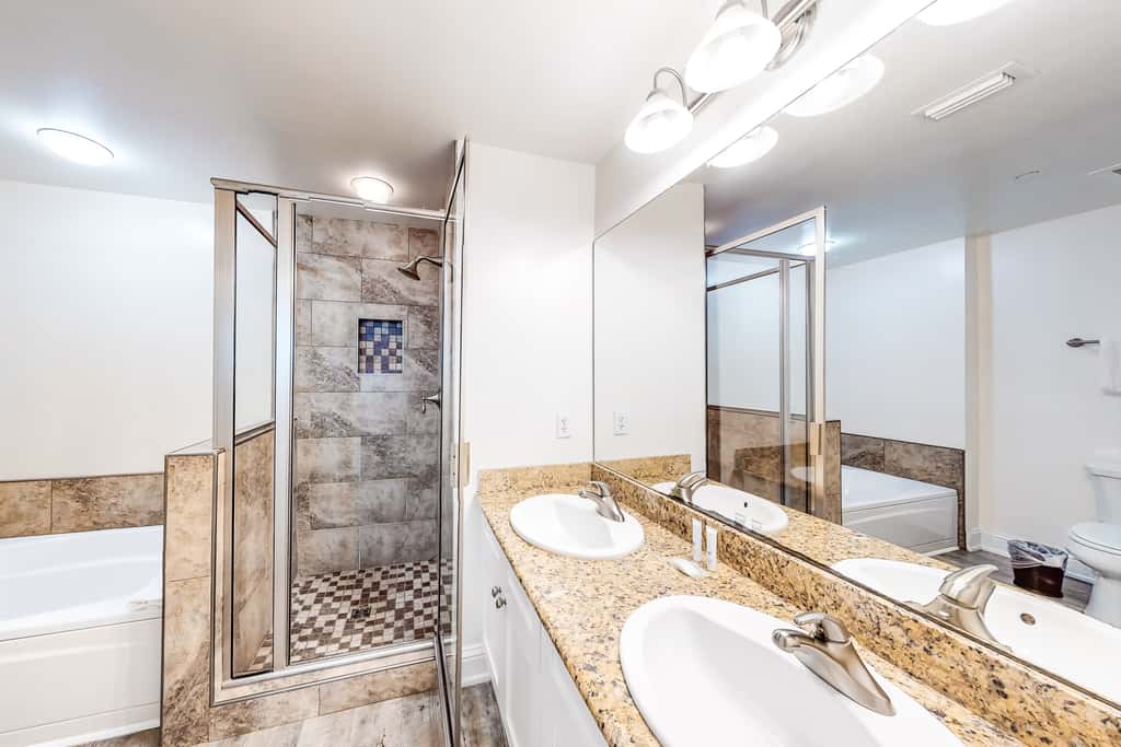 Tranquil escape in oceanfront complex near Pier Park with hot tub, pool & AC