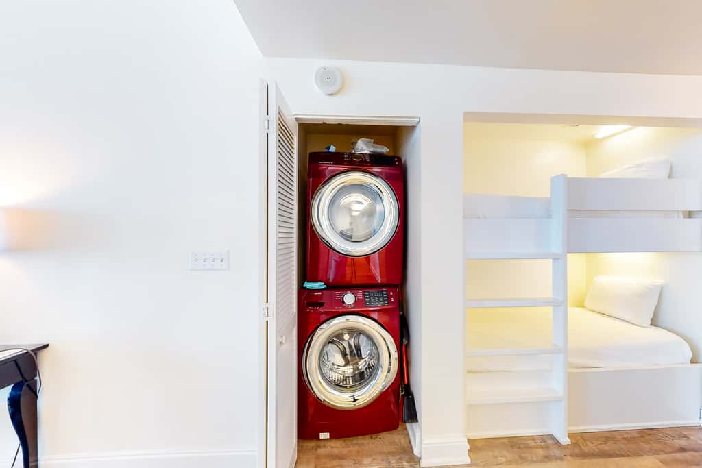 Tranquil escape in oceanfront complex near Pier Park with hot tub, pool & AC