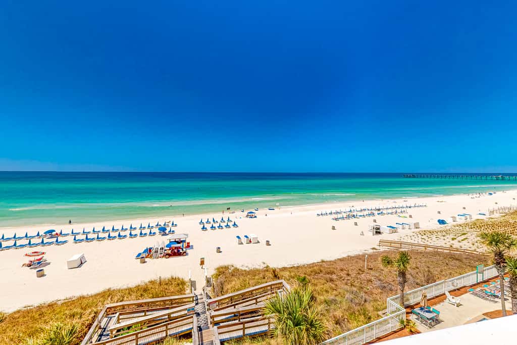 Tranquil escape in oceanfront complex near Pier Park with hot tub, pool & AC