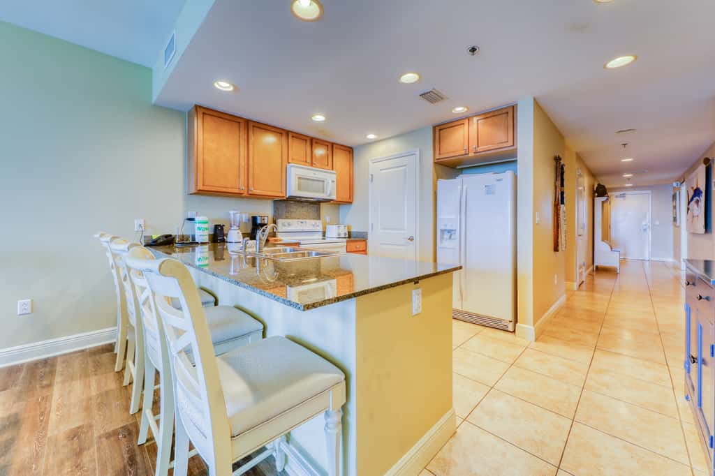 Beachfront condo with Gulf views, access to beach, large pool, hot tub & gym