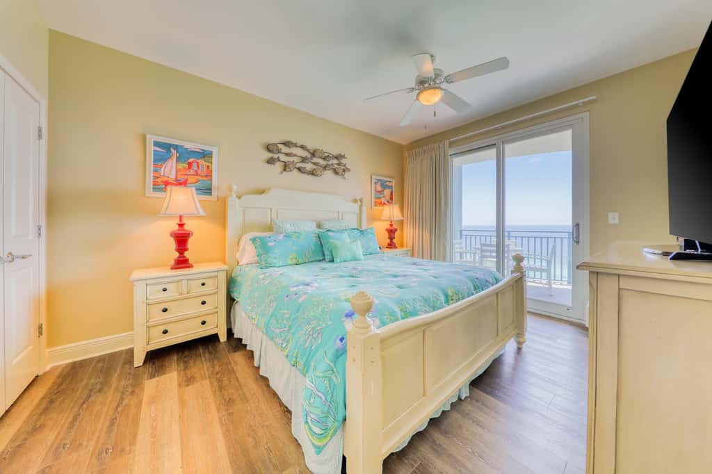 Beachfront condo with Gulf views, access to beach, large pool, hot tub & gym