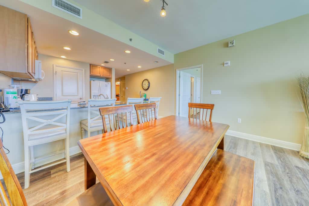 Beachfront condo with Gulf views, access to beach, large pool, hot tub & gym