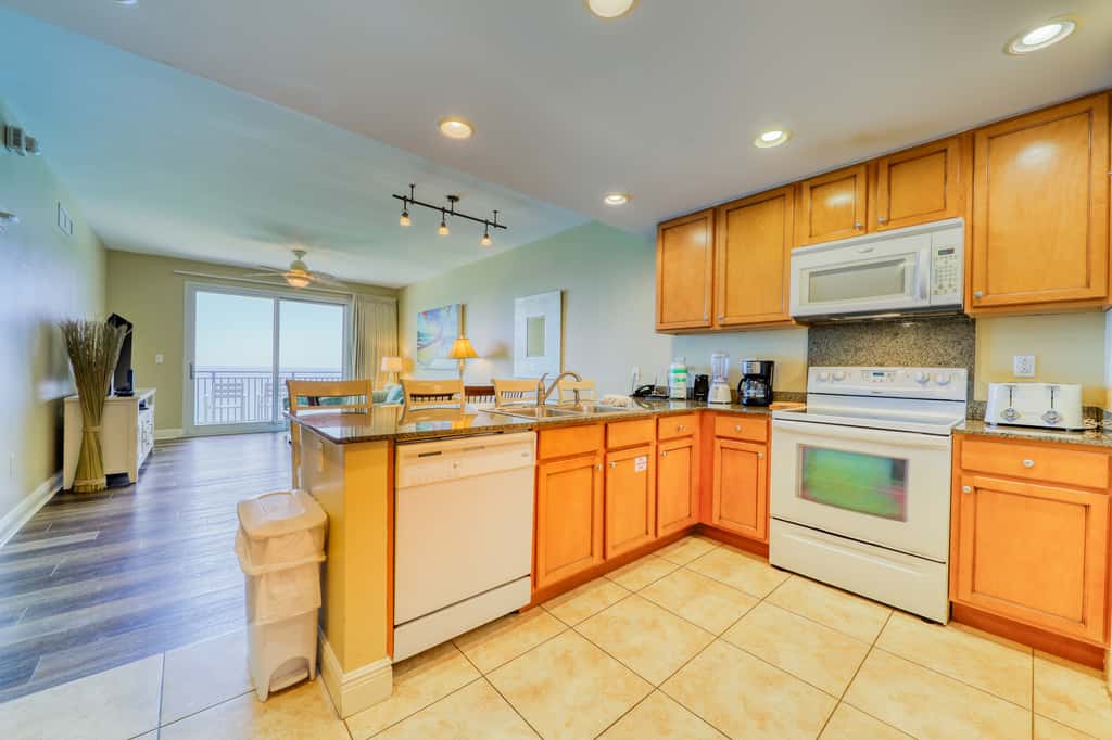 Beachfront condo with Gulf views, access to beach, large pool, hot tub & gym