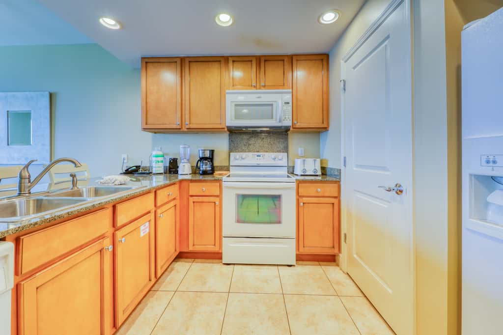 Beachfront condo with Gulf views, access to beach, large pool, hot tub & gym