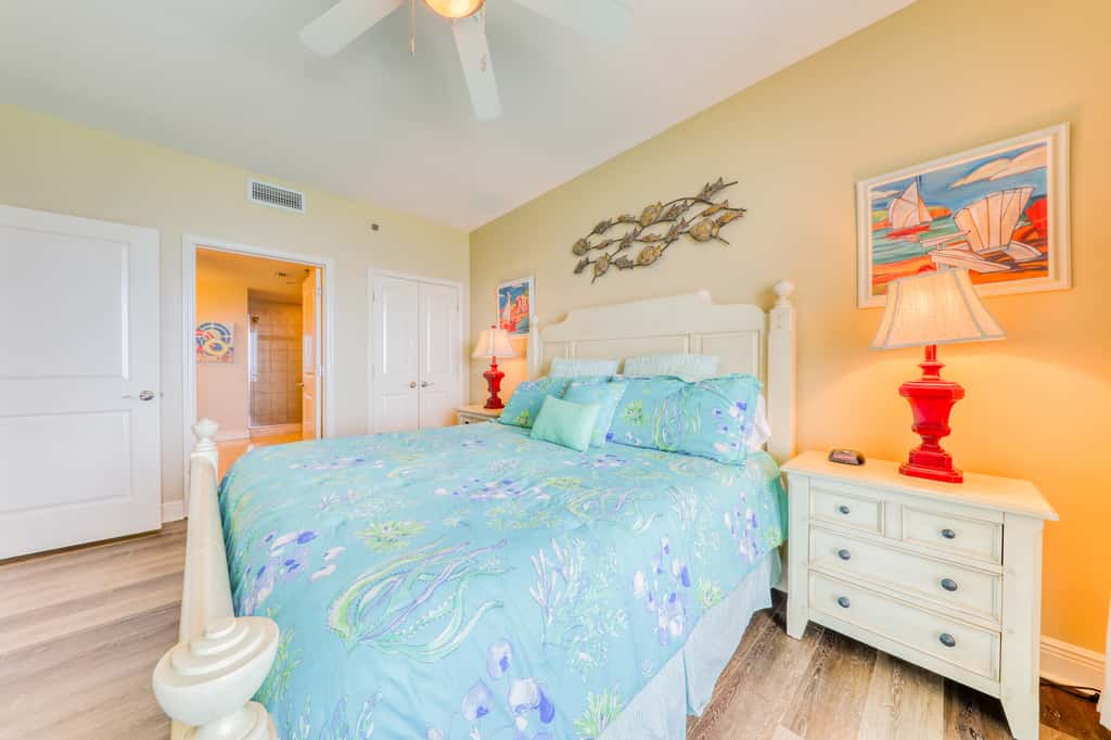Beachfront condo with Gulf views, access to beach, large pool, hot tub & gym