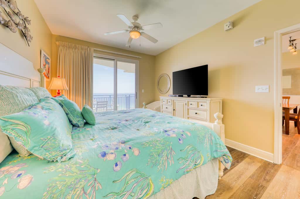 Beachfront condo with Gulf views, access to beach, large pool, hot tub & gym