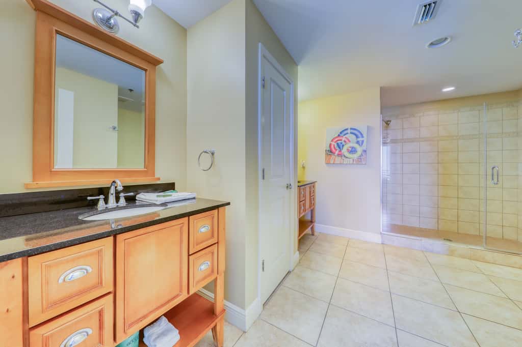Beachfront condo with Gulf views, access to beach, large pool, hot tub & gym