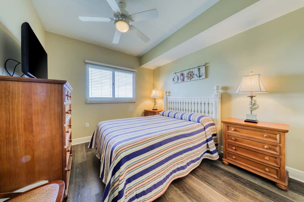 Beachfront condo with Gulf views, access to beach, large pool, hot tub & gym