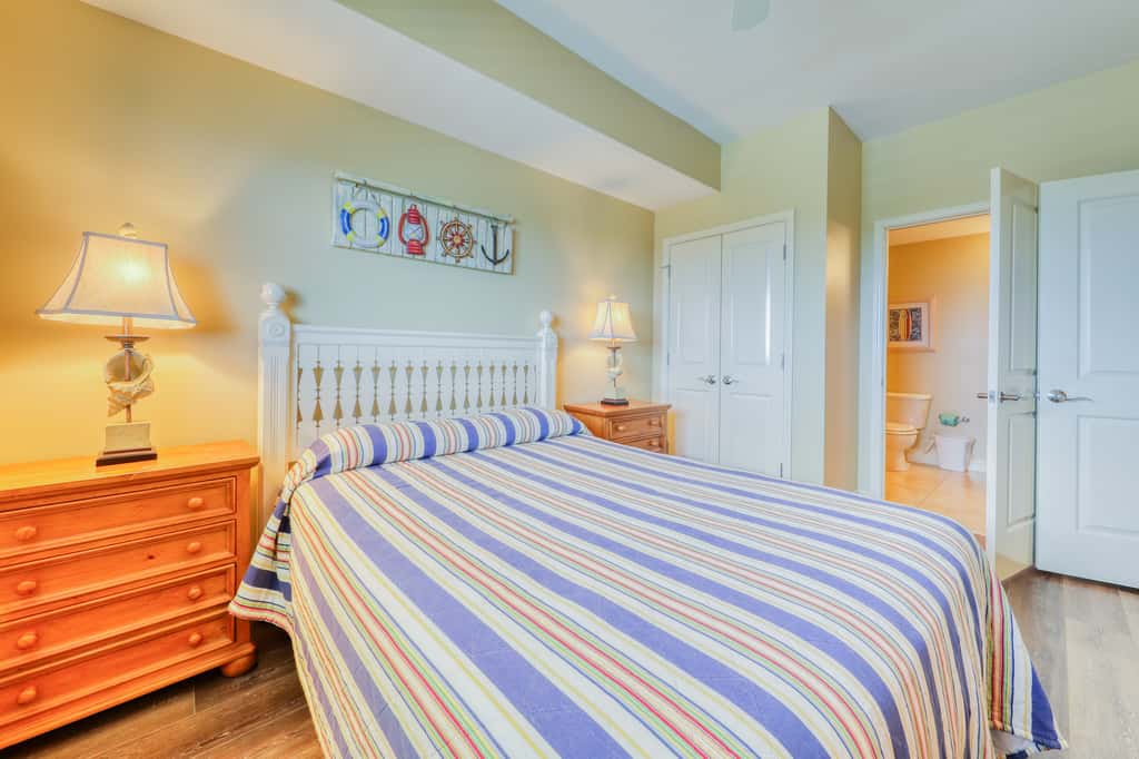 Beachfront condo with Gulf views, access to beach, large pool, hot tub & gym