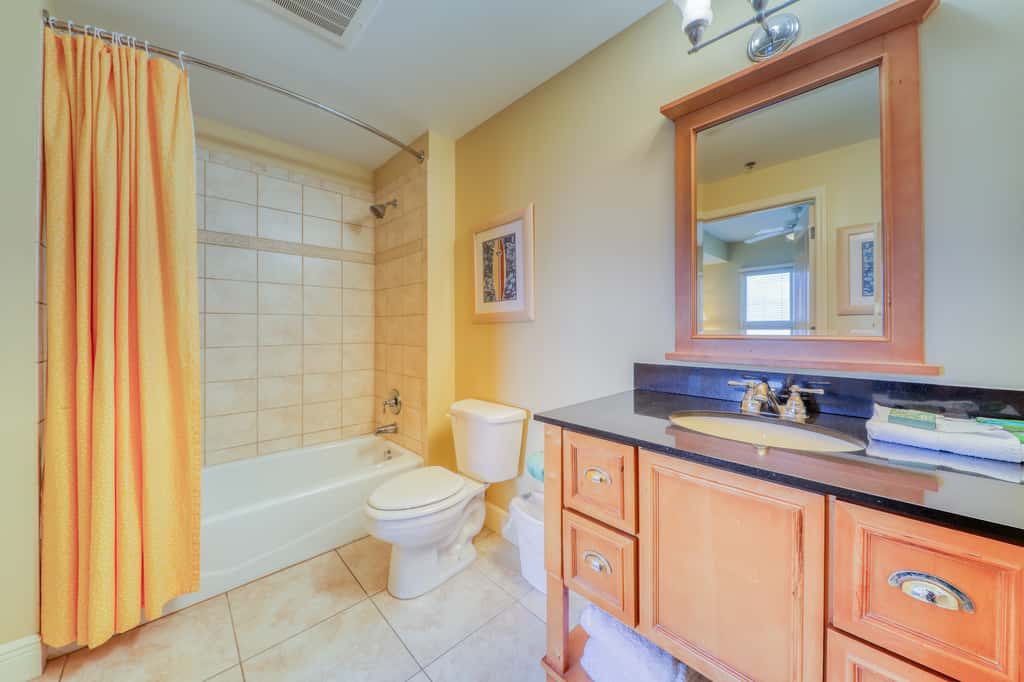 Beachfront condo with Gulf views, access to beach, large pool, hot tub & gym