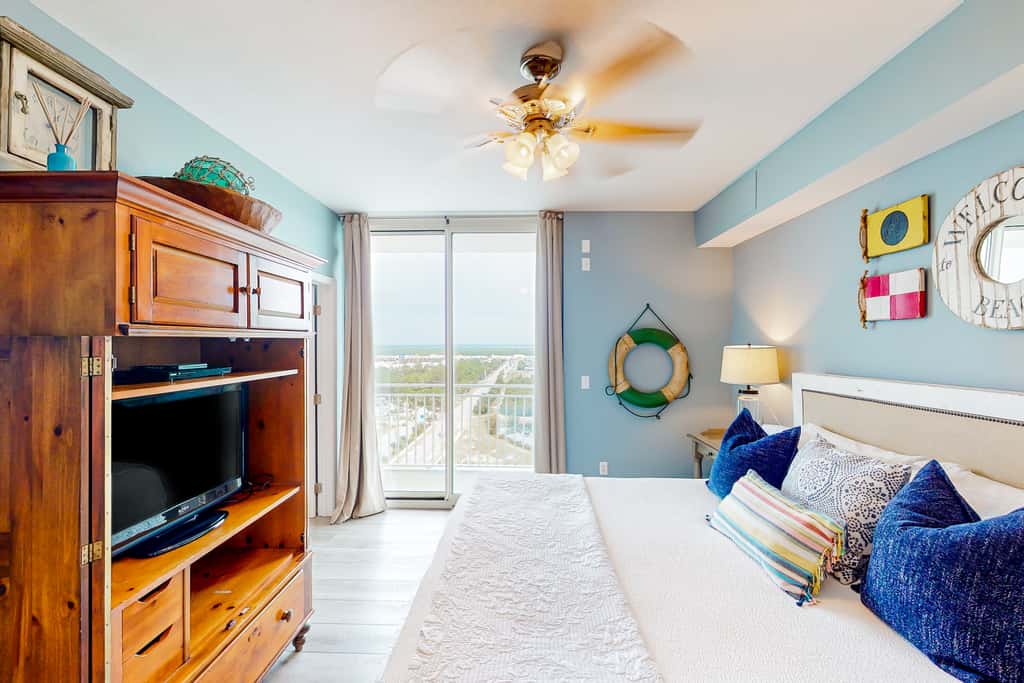 16th-floor condo with Gulf views, beach access, 2 pools, hot tub, & private W&D