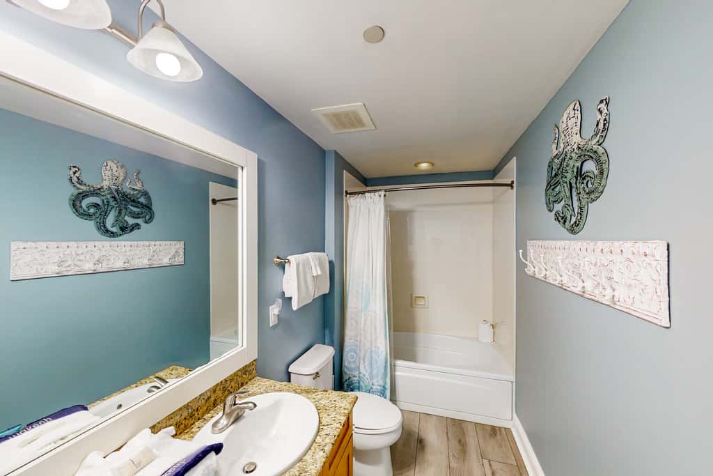 16th-floor condo with Gulf views, beach access, 2 pools, hot tub, & private W&D