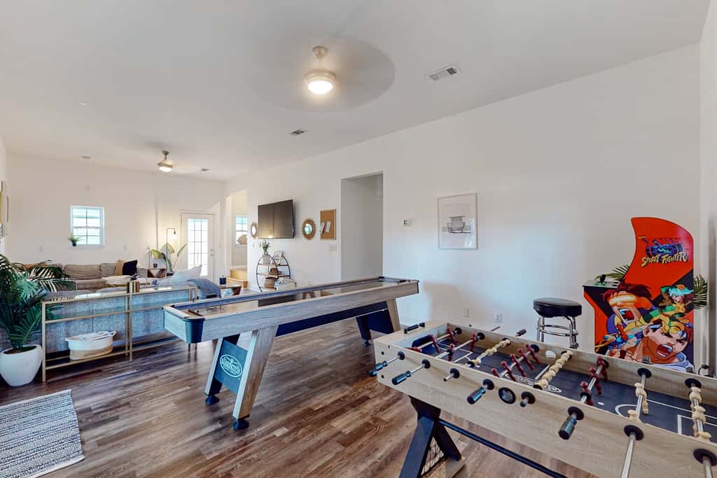 Gorgeous coastal  dog-friendly home with plenty of space and close to everything
