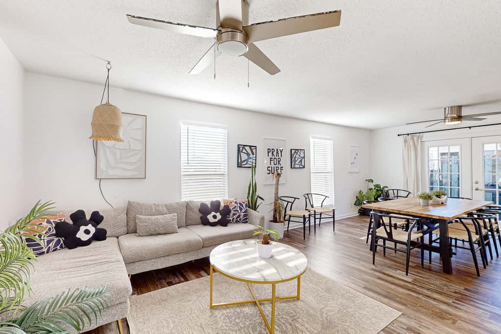 Gorgeous coastal  dog-friendly home with plenty of space and close to everything