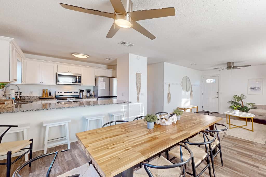 Gorgeous coastal  dog-friendly home with plenty of space and close to everything