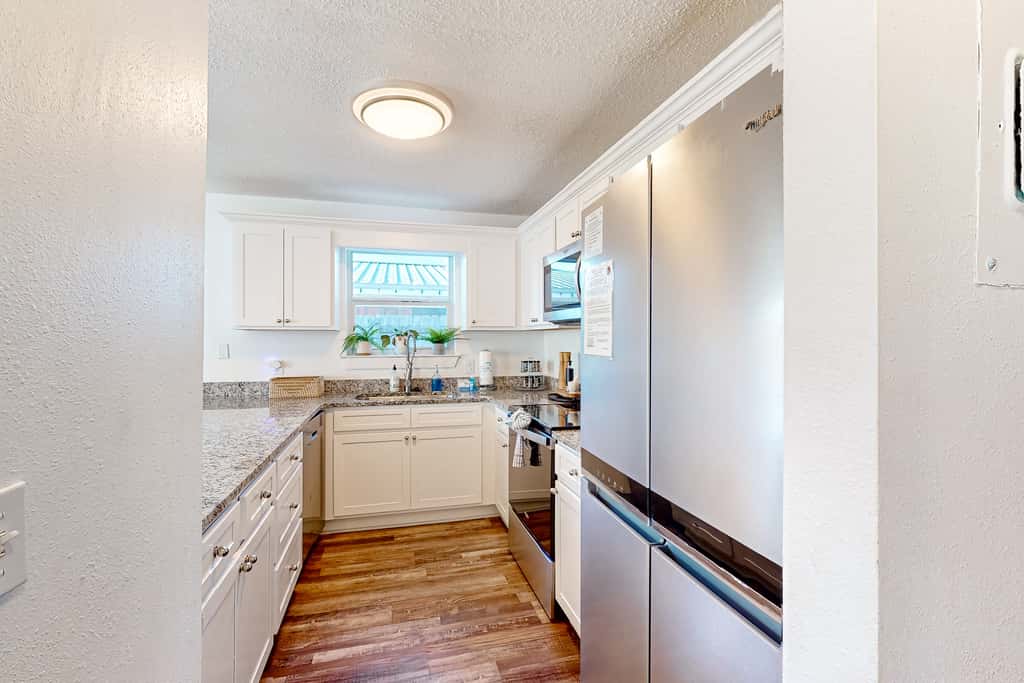 Gorgeous coastal  dog-friendly home with plenty of space and close to everything