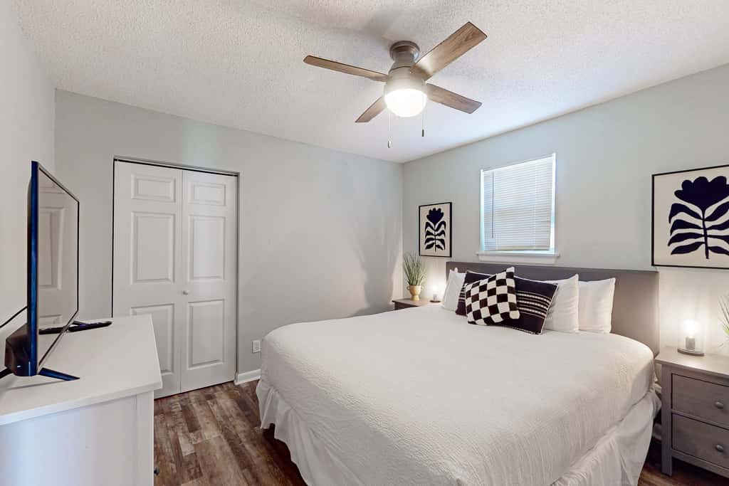 Gorgeous coastal  dog-friendly home with plenty of space and close to everything