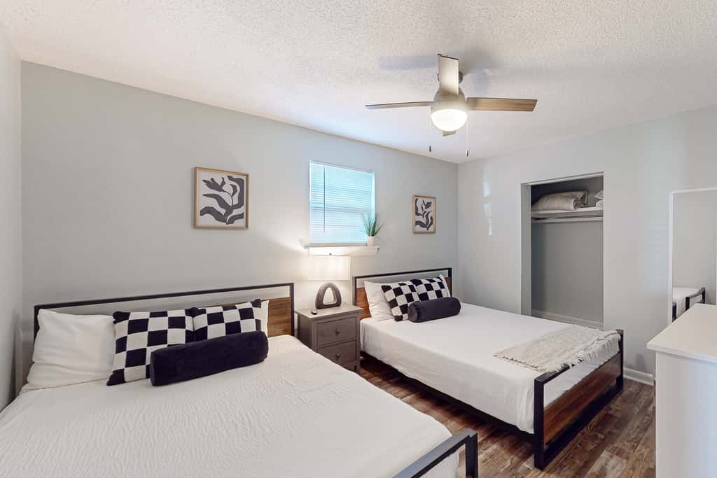Gorgeous coastal  dog-friendly home with plenty of space and close to everything