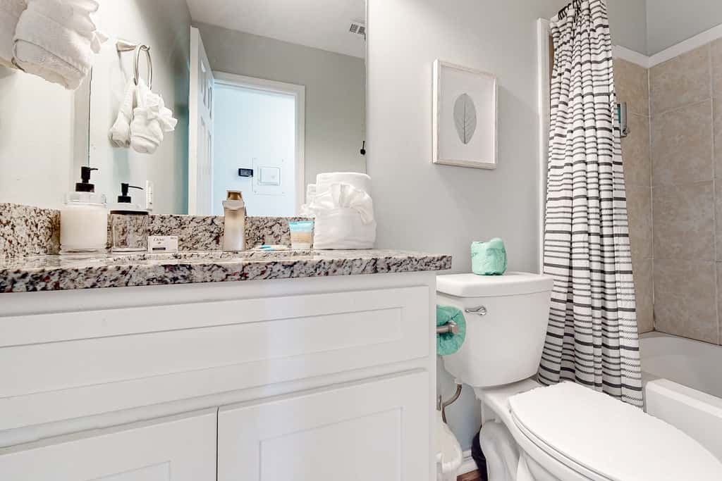 Gorgeous coastal  dog-friendly home with plenty of space and close to everything