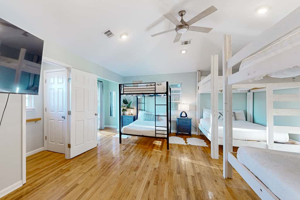 Gorgeous coastal  dog-friendly home with plenty of space and close to everything