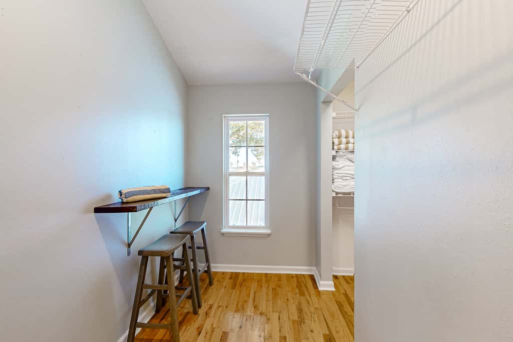 Gorgeous coastal  dog-friendly home with plenty of space and close to everything