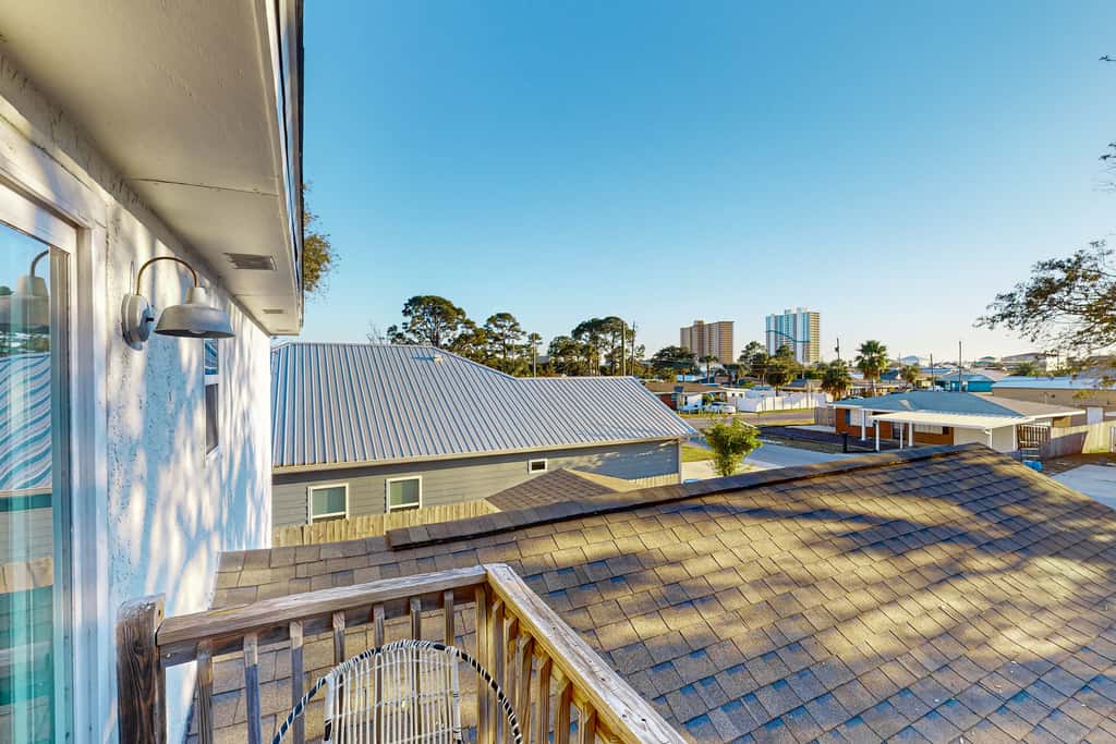 Gorgeous coastal  dog-friendly home with plenty of space and close to everything