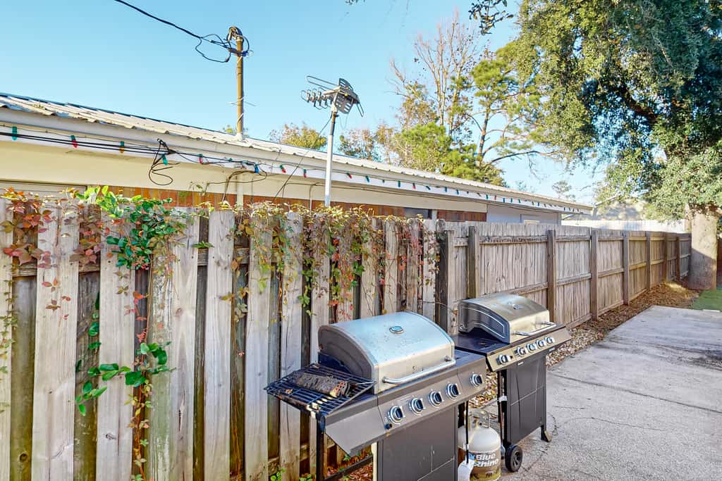 Gorgeous coastal  dog-friendly home with plenty of space and close to everything