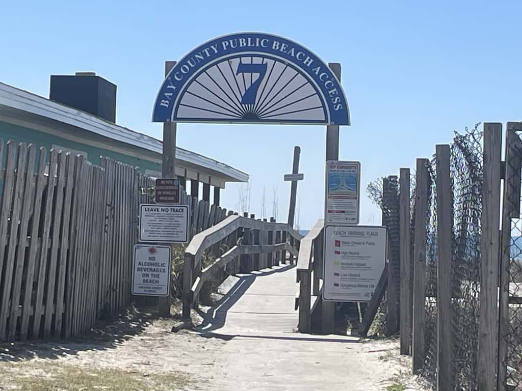 Gorgeous coastal  dog-friendly home with plenty of space and close to everything