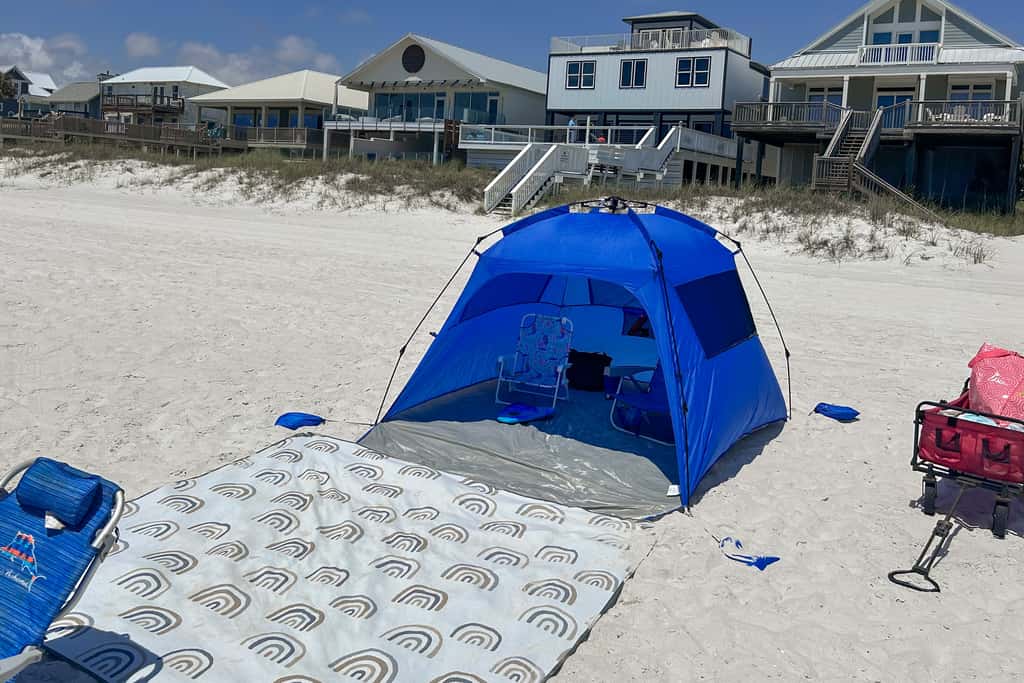 Gorgeous coastal  dog-friendly home with plenty of space and close to everything
