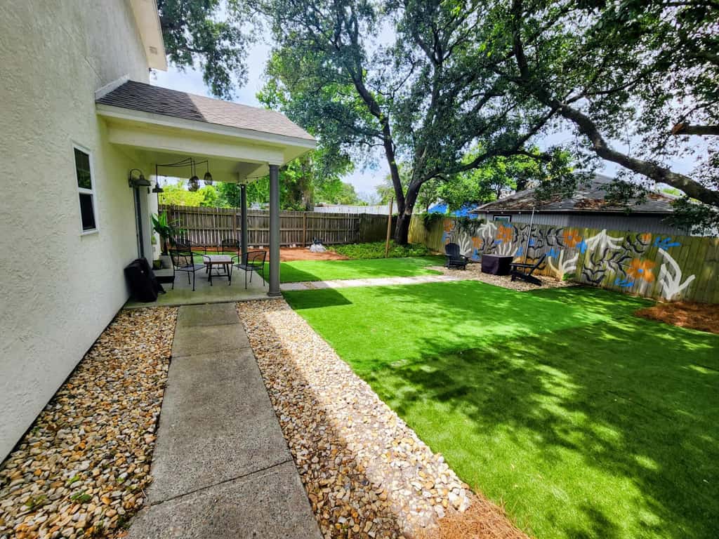 Gorgeous coastal  dog-friendly home with plenty of space and close to everything