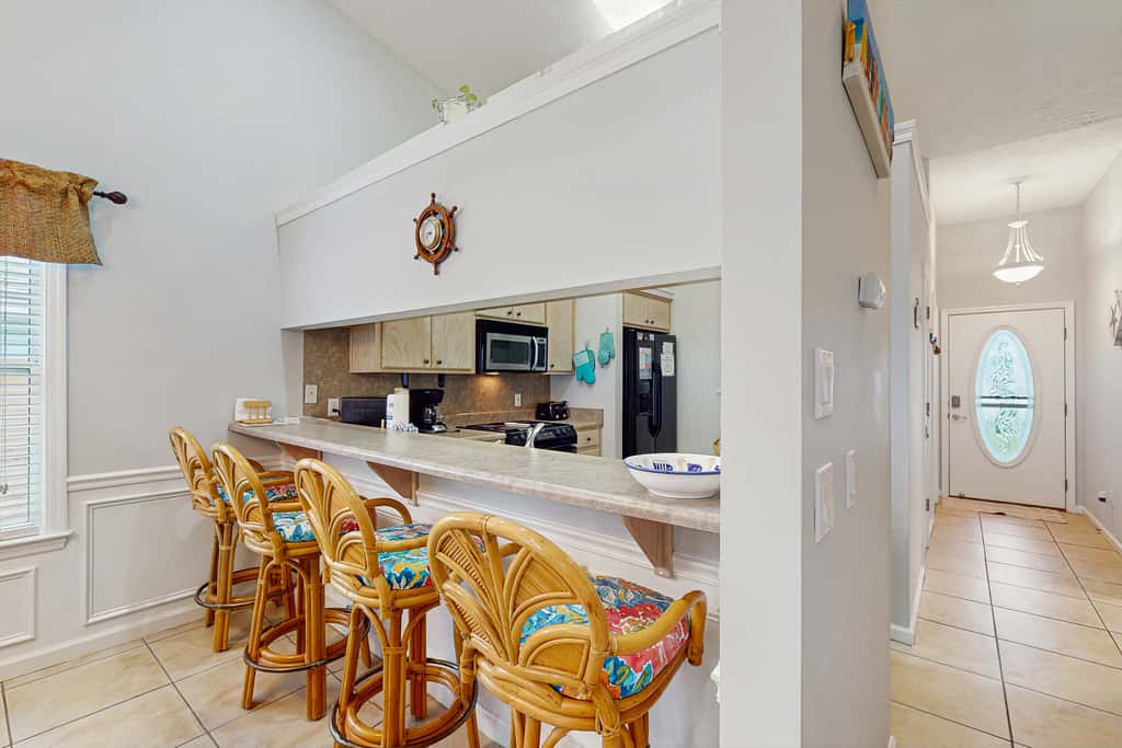 Charming home near beaches with a washer&dryer, AC, & outdoor entertaining