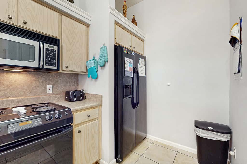 Charming home near beaches with a washer&dryer, AC, & outdoor entertaining