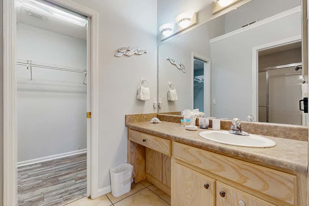 Charming home near beaches with a washer&dryer, AC, & outdoor entertaining