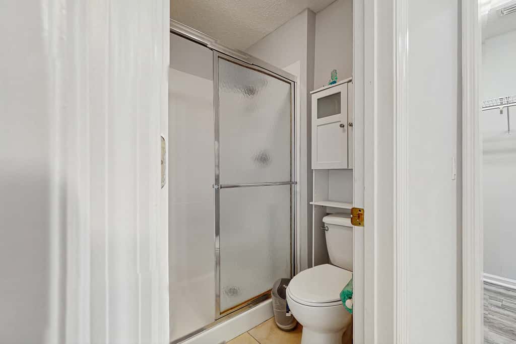 Charming home near beaches with a washer&dryer, AC, & outdoor entertaining