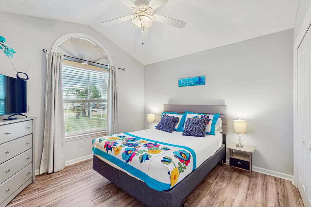Charming home near beaches with a washer&dryer, AC, & outdoor entertaining