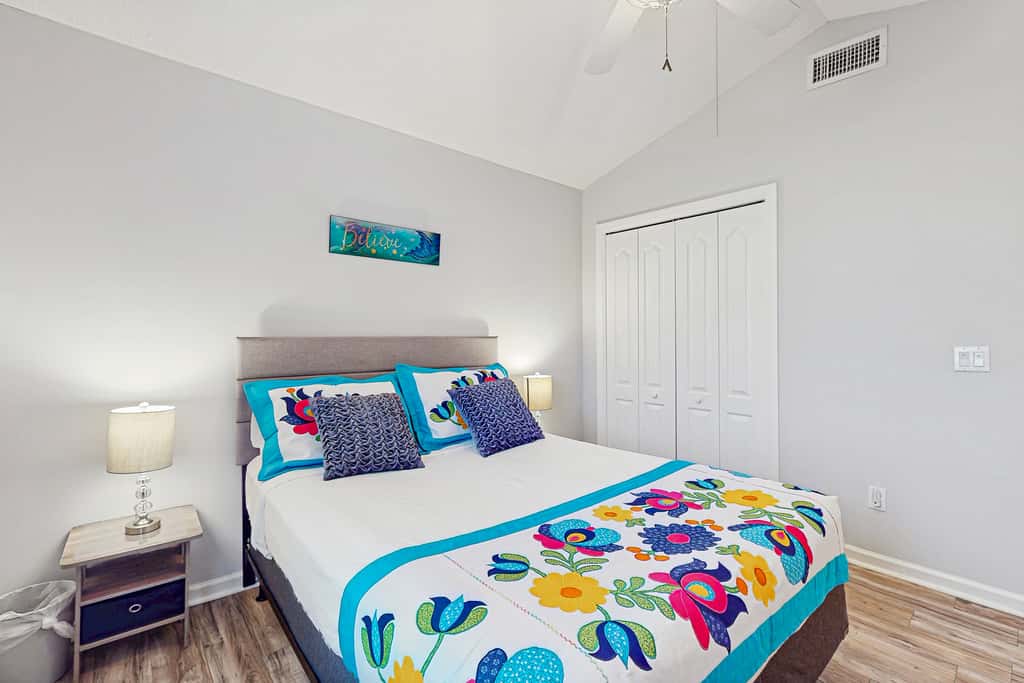 Charming home near beaches with a washer&dryer, AC, & outdoor entertaining