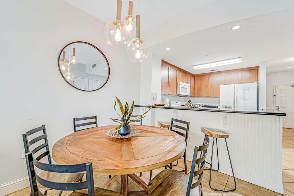 Renovated oceanfront condo with pools, hot tub & AC