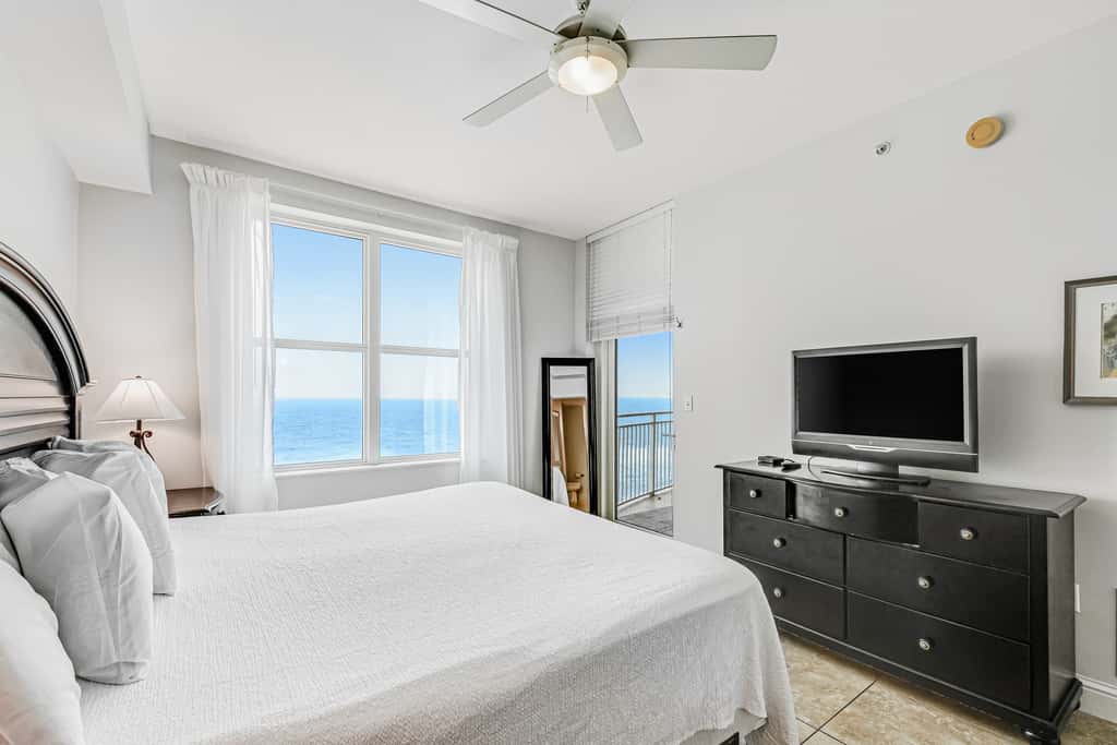 Renovated oceanfront condo with pools, hot tub & AC