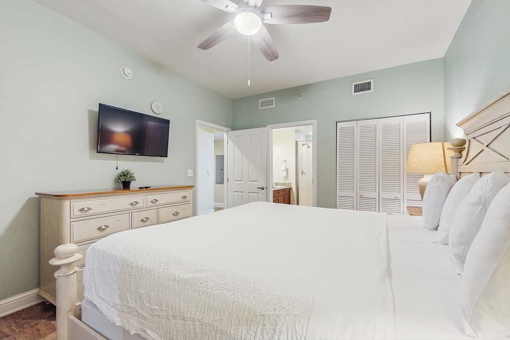 Updated, beachfront condo with pool, hot tub & gym