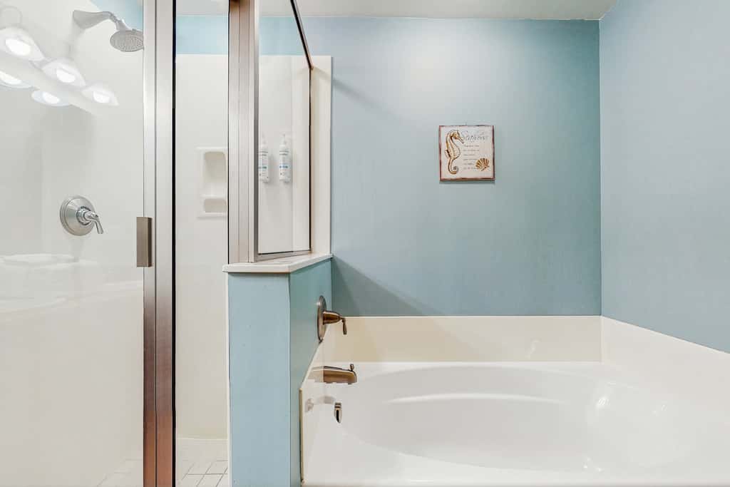 Updated, beachfront condo with pool, hot tub & gym