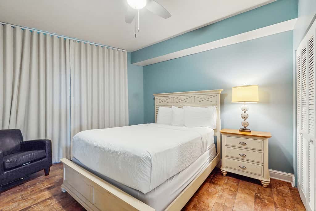 Updated, beachfront condo with pool, hot tub & gym