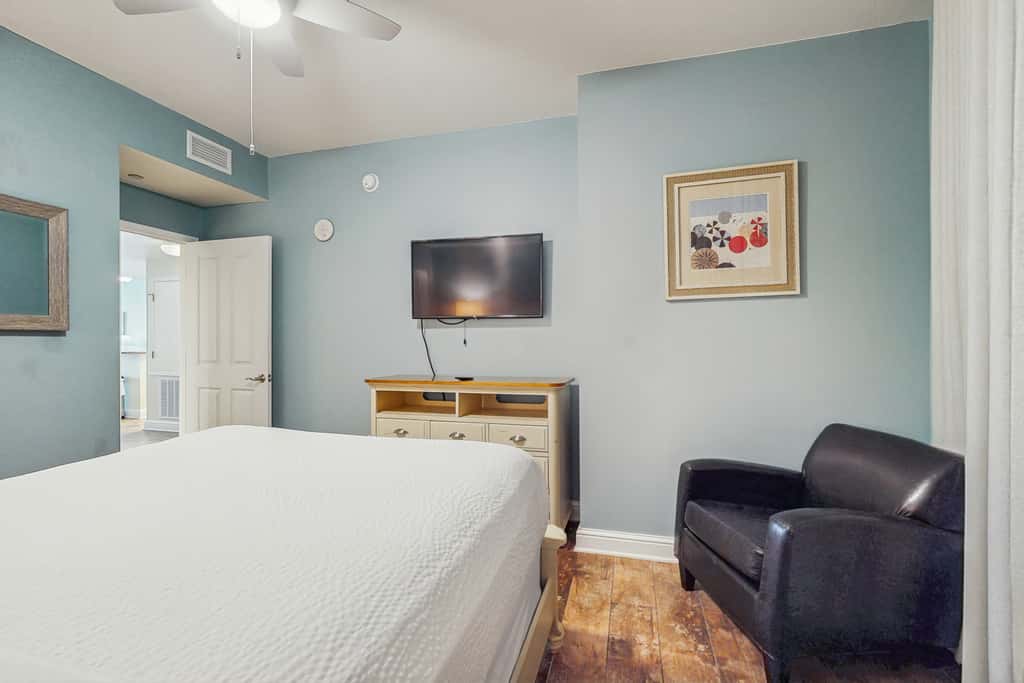 Updated, beachfront condo with pool, hot tub & gym