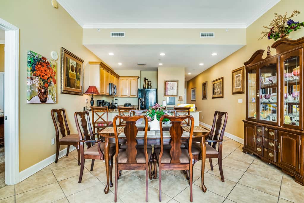 Bay-facing condo with majestic view & shared lagoon-style pool,hot tub